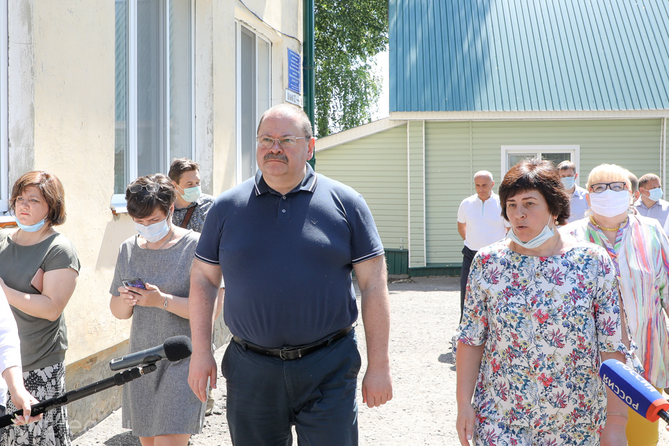 Олег Мельниченко распорядился отремонтировать школу, ДК и два детских сада в Никольском районе