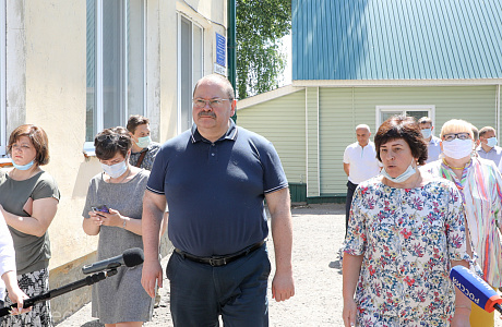 Олег Мельниченко распорядился отремонтировать школу, ДК и два детских сада в Никольском районе